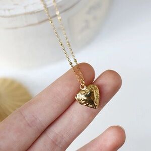 18k Gold Heart Picture Pendant necklace for women